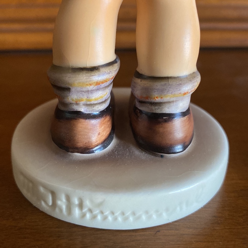 COPY-🧡TM5 ‘Valentine Gift’ Hummel Goebel #387 - Picture 7 of 9